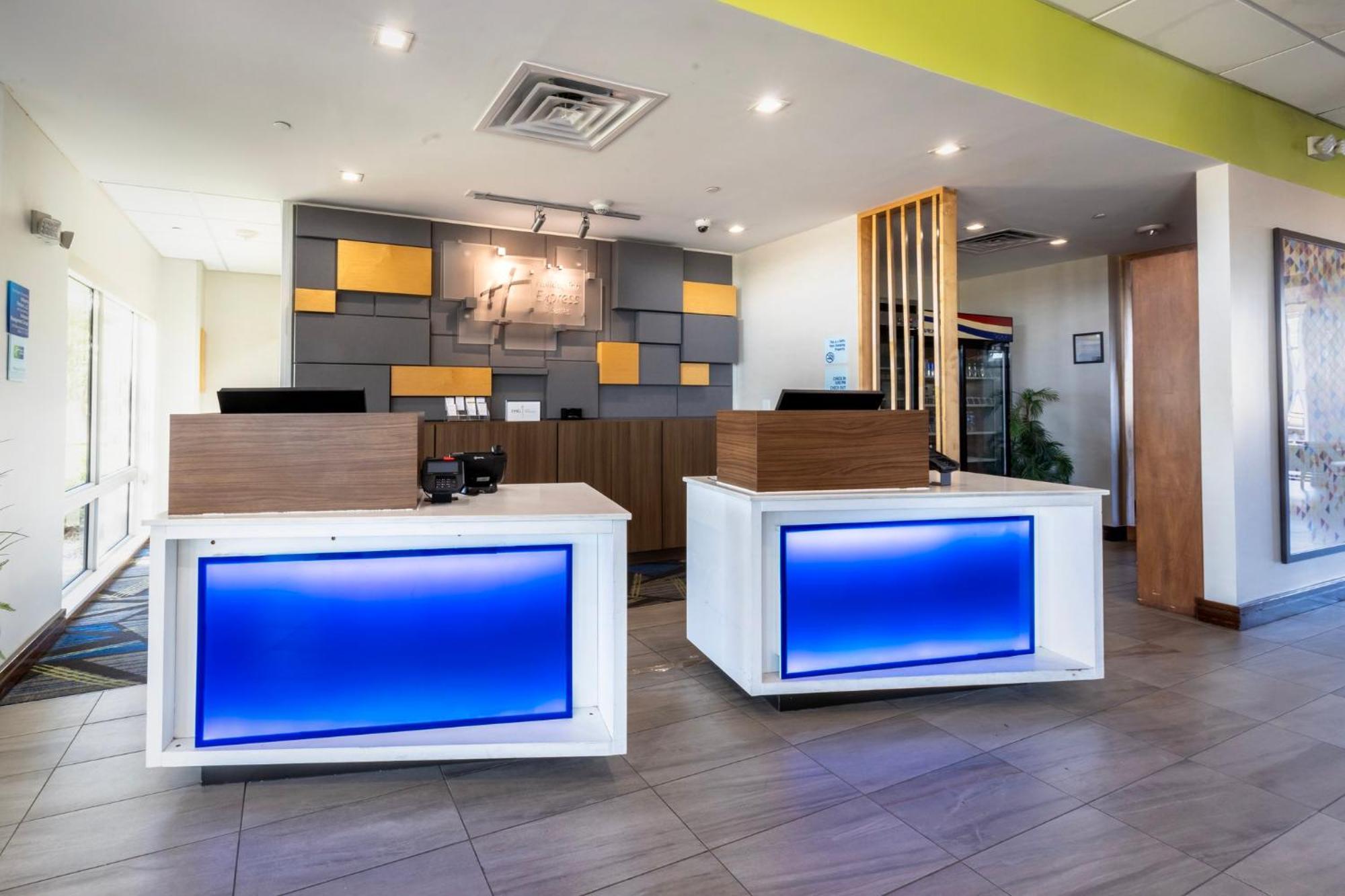 Holiday Inn Express & Suites Dallas Ne Arboretum Garland Eksteriør bilde