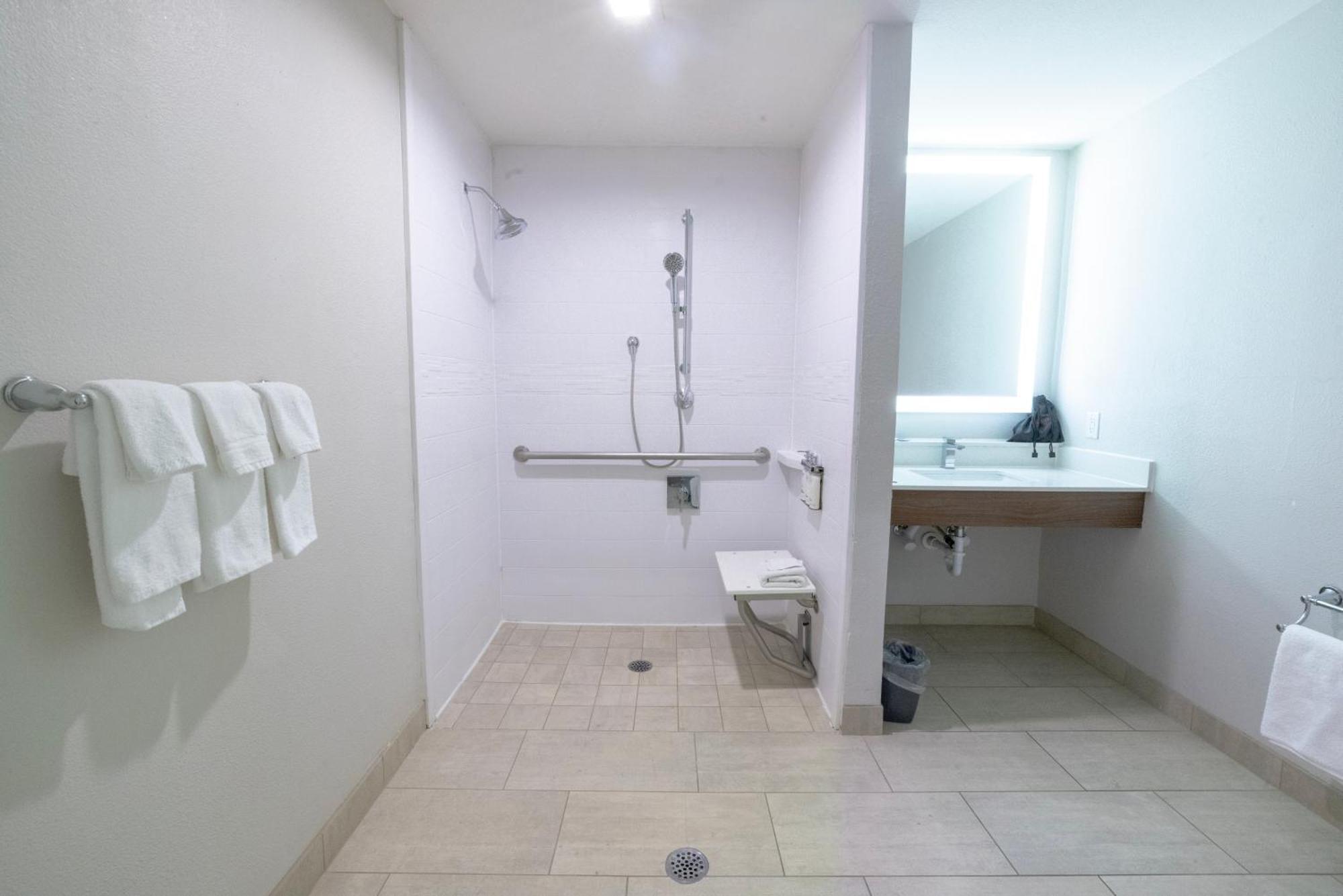 Holiday Inn Express & Suites Dallas Ne Arboretum Garland Eksteriør bilde